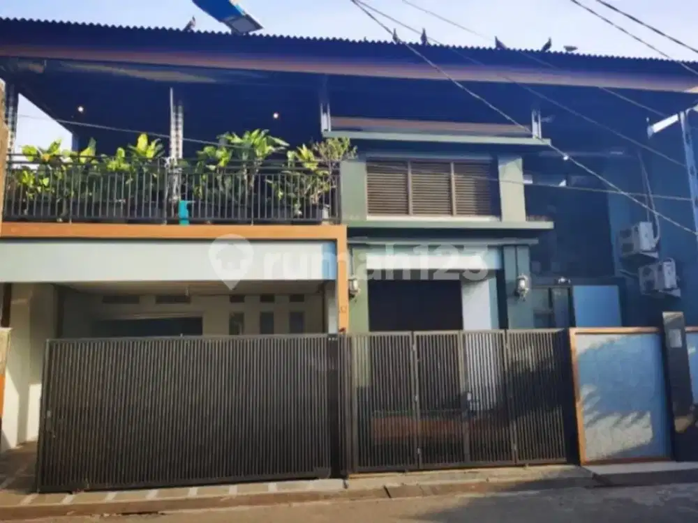 Rumah mewah kolam renang di Cipinang Baru Jakarta.Timur