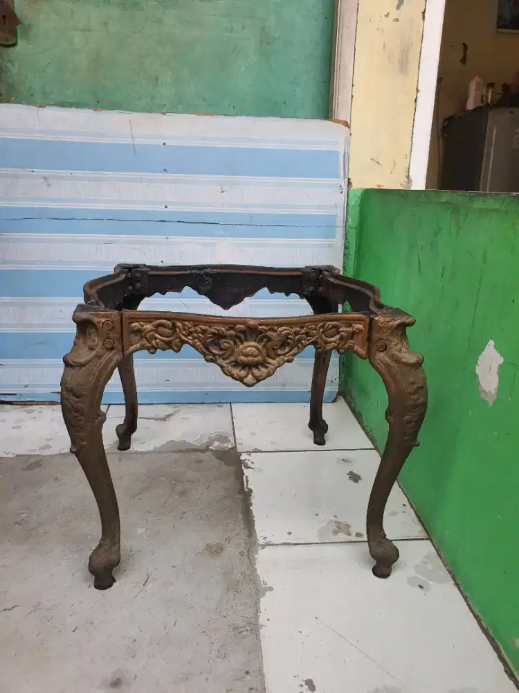 Kerangka Meja antik