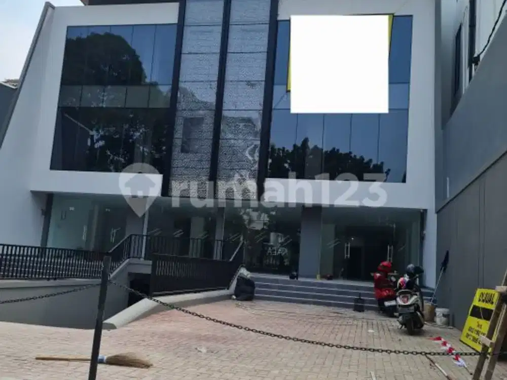 Gedung Baru 3.5 Lantai di Duren Sawit Jakarta Timur