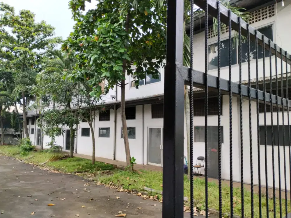 DISEWAKAN GUDANG DI PINGGIR JALAN UTAMA JATISAMPURNA BEKASI