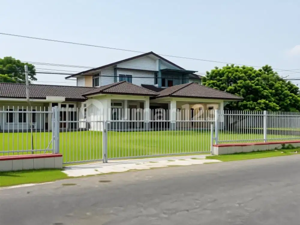 Rumah Halaman Luas Dekat Kantor Pertamina