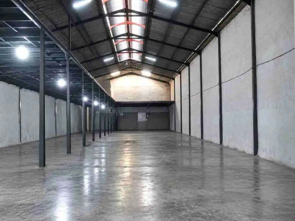 Jual dan Sewa Gudang Margomulyo Permai. Lokasi Strategis Dekat Pintu Tol Tandes dan Tol Banyuurip. Ada Kantor, Toilet, Air Sumur