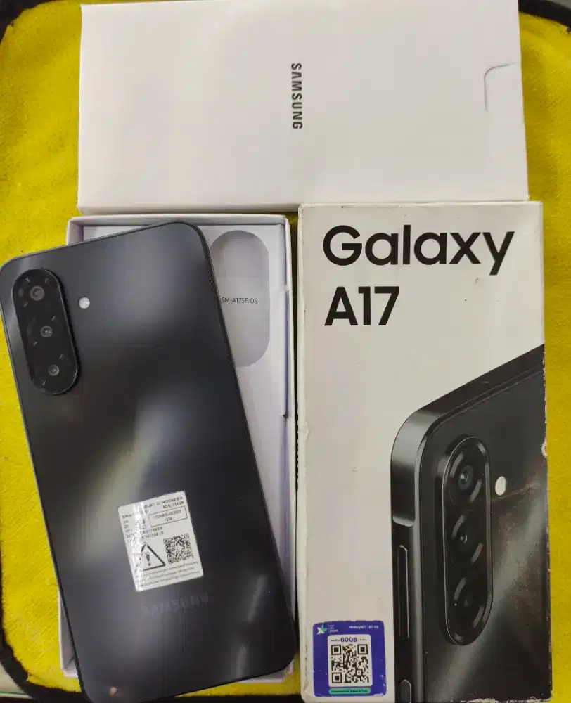 Samsung A17 4g Nfc ram 8/256 lecet pemakaian dan masih garansi