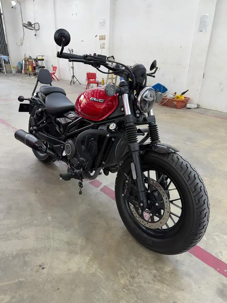Motor Cruiser retro CFMOTO CLC250 250cc 1silinder merah