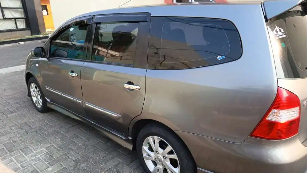 Nissan Grand livina 2011 Bensin