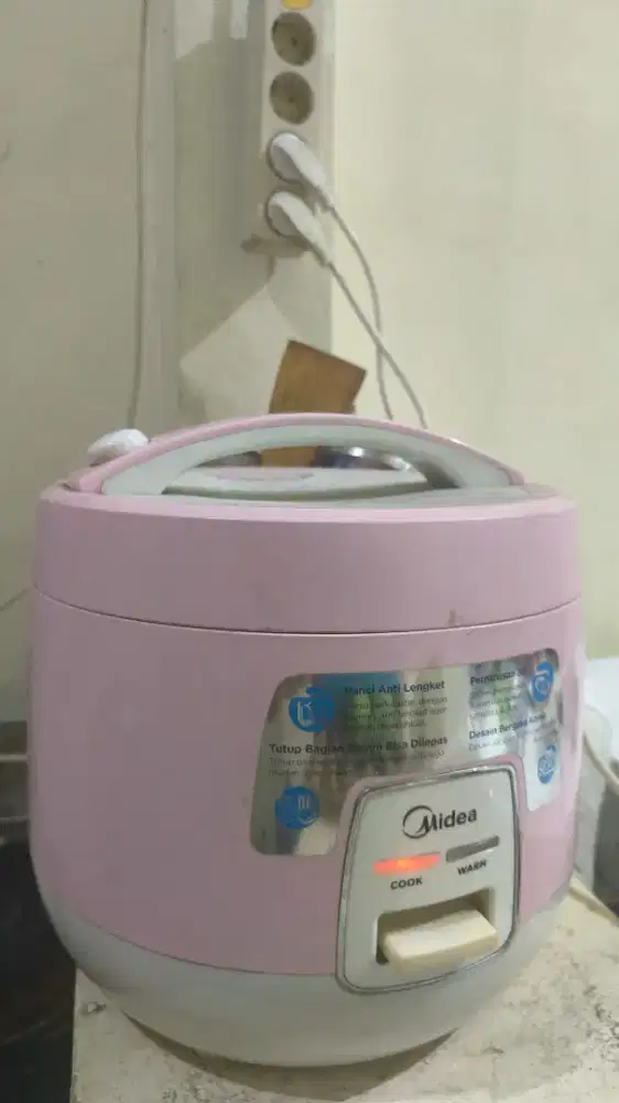 Magicom midea masak nasi