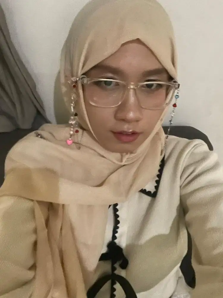 Menyediakan Jasa Teman Halal