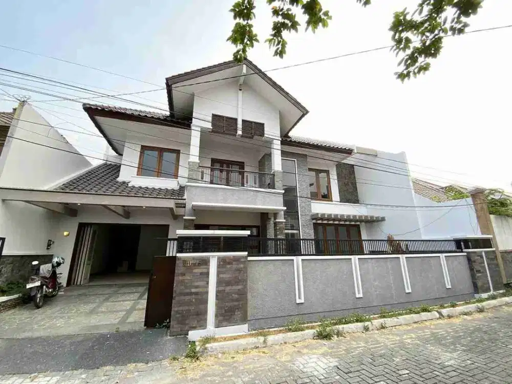 Rumah Mewah solo baru 2 lantai dekat fave hotel