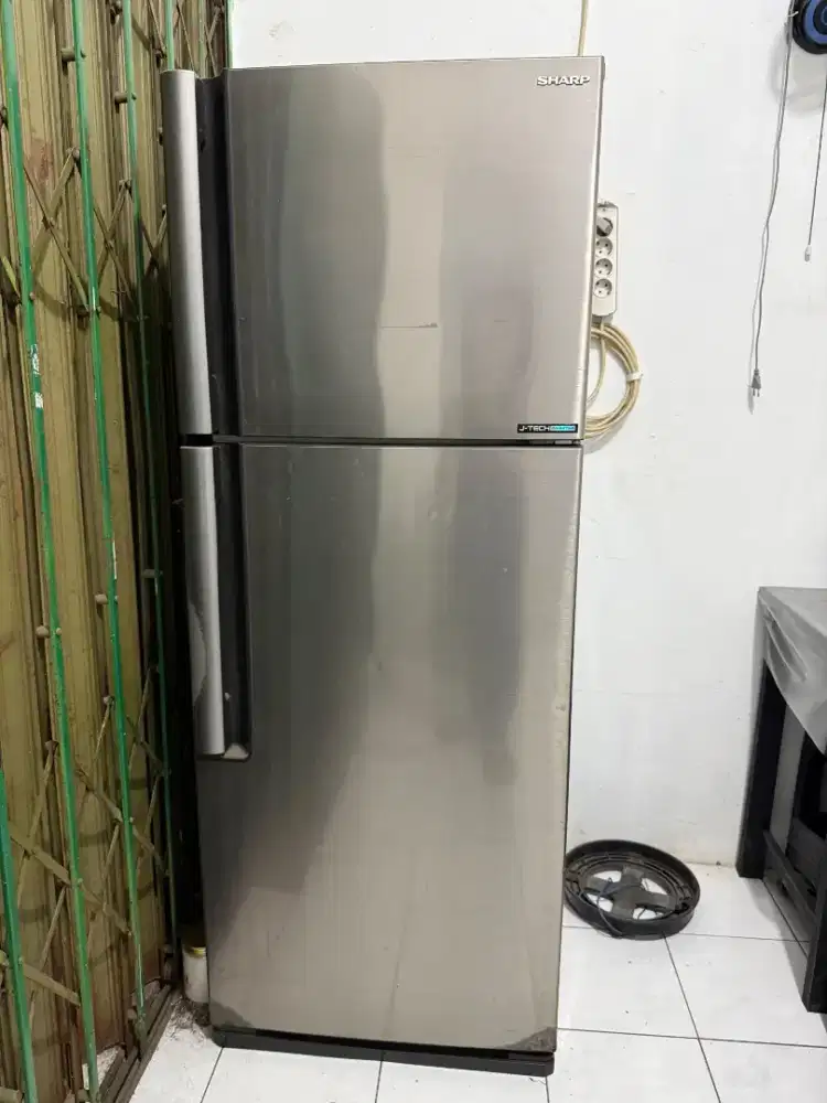 Kulkas Besar Inverter 2 Pintu