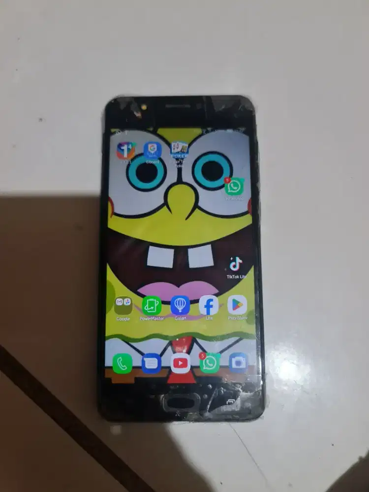 Asus Zenfone max 4 , 3/32gb minus baca deskrepsi