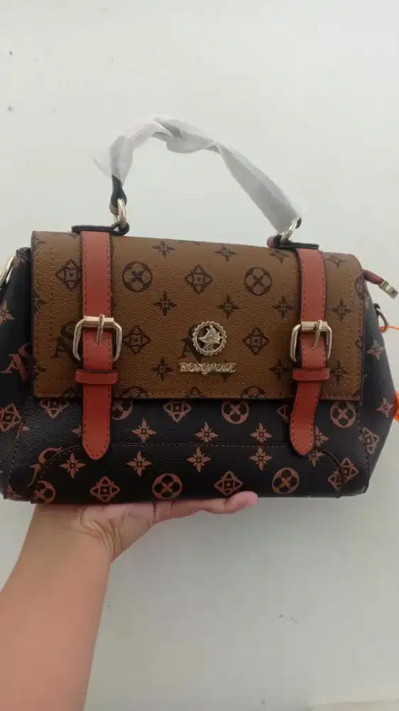Tas wanita cuakep poll
