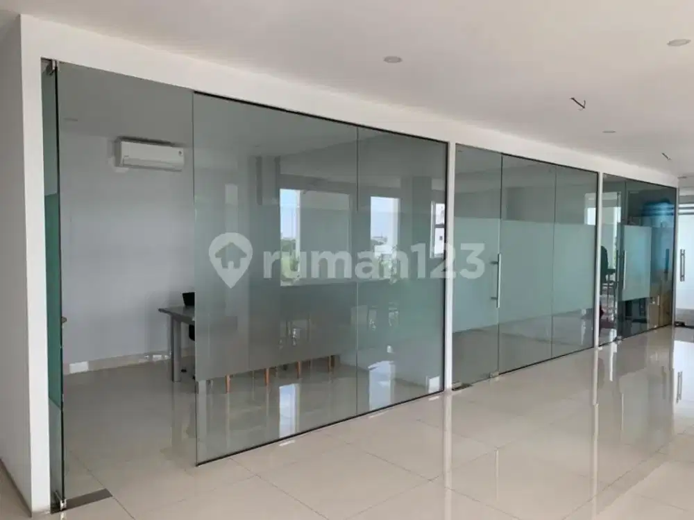 Disewakan Unit Gedung dan Office Rooftop Siap Pakai Kondisi Bagus Masih Nego