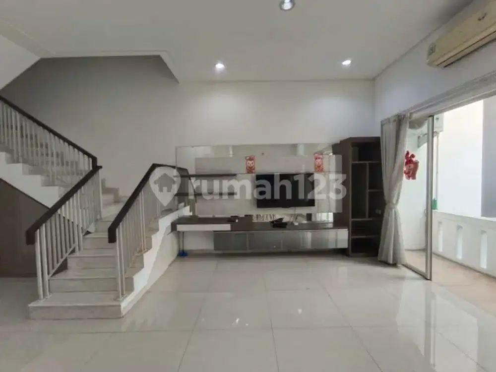 Disewakan crown golf belakang ada taman harga masih nego siap survey