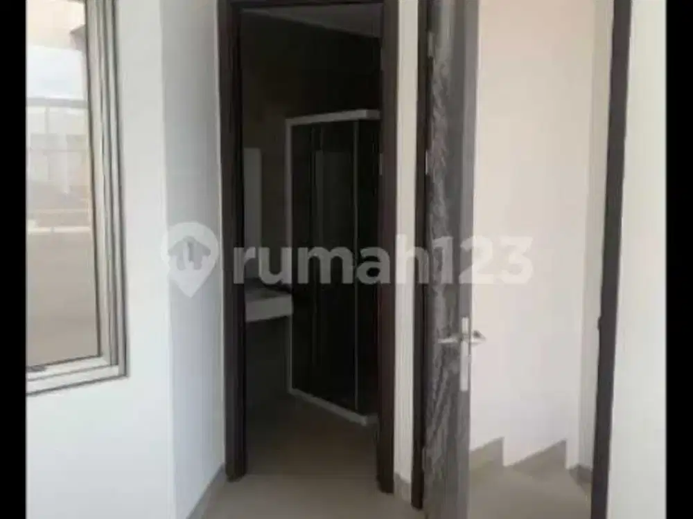 Dijual rumah pik 2 tahap 2 bangunan 3 lantai harga masih nego siap survey