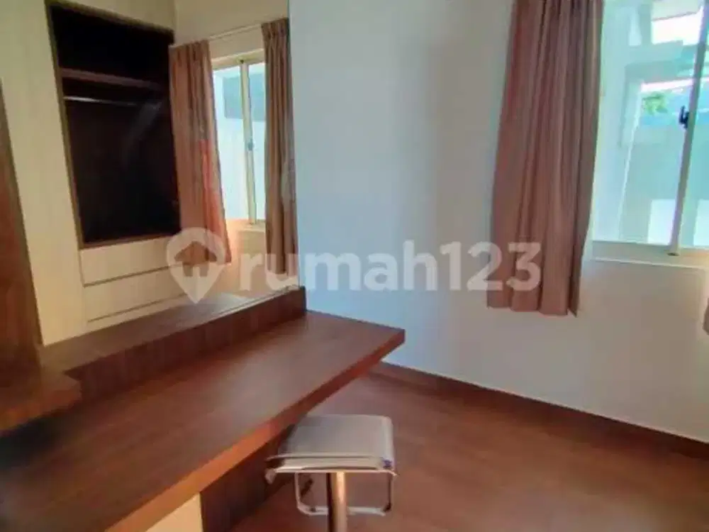 Disewakan rumah pik hadap barat furnish siap huni harga masih nego