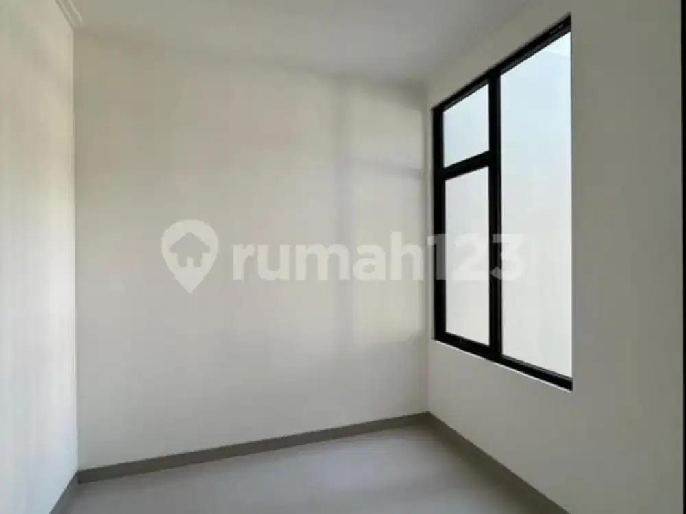 Disewakan rumah simprug village pik 2 kosongan harga bisa di nego