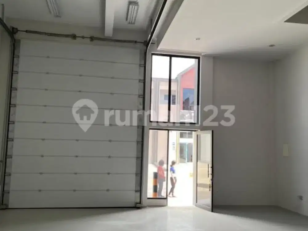 Disewakan gudang bizzpark pik 2 masih bisa nego tipis aja siap survey