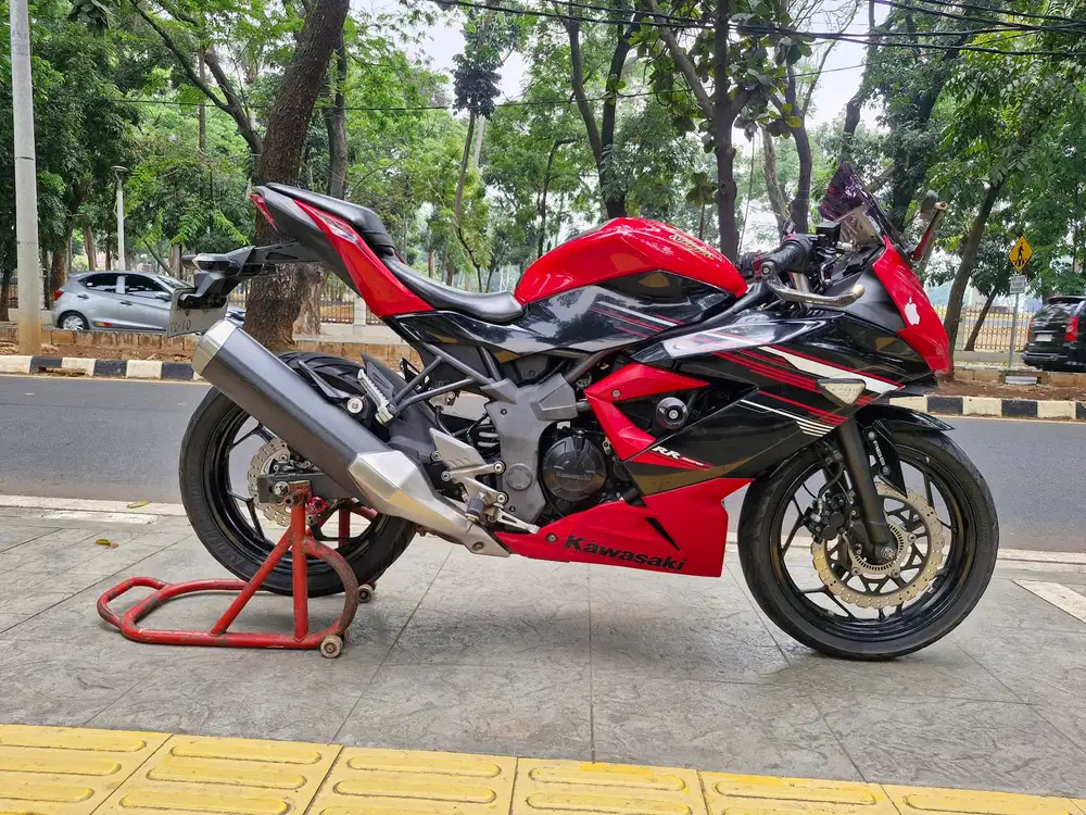 DIJUAL CASH KAWASAKI NINJA 250 ABS MONO THN 2015 PJK IDUP SIAP PAKAI
