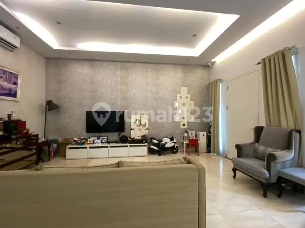 Dijual Rumah Bagus 4 Lantai di Crown Golf Pik