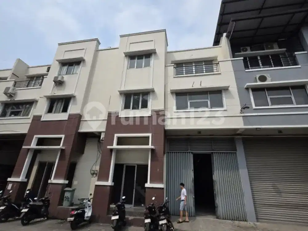 Disewakan Gudang Duta Indah Kapuk, 9X24m, Ruang Office 3 Lantai