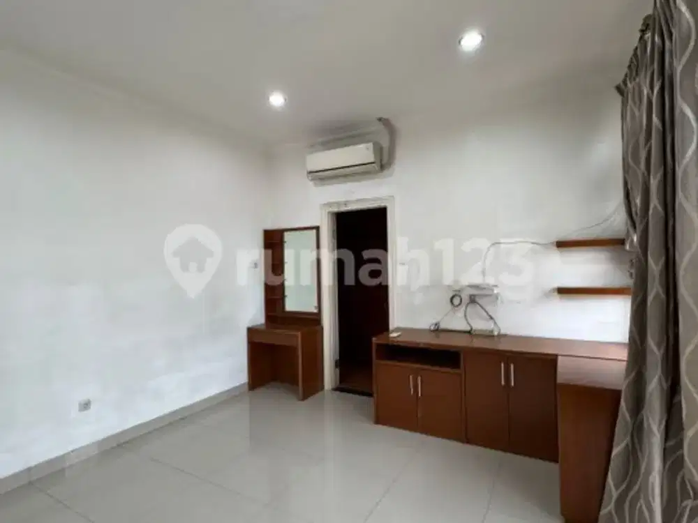 Dijual Rumah di Layar Permai Pik. 8X15 Semi Furnish