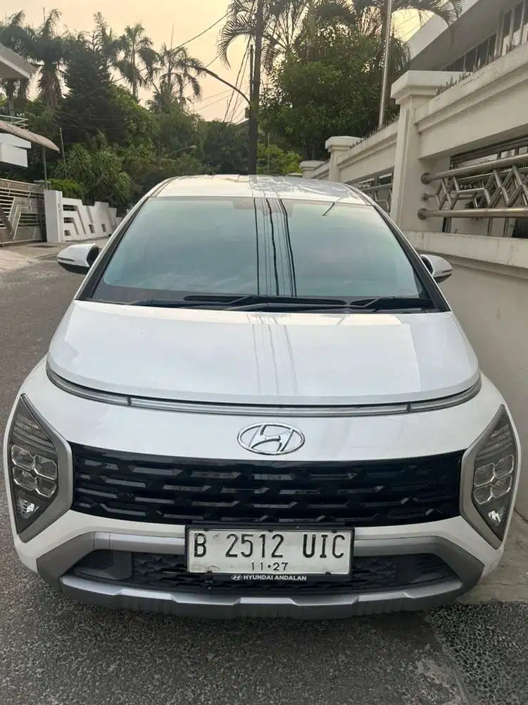 Hyundai stargazer 2022 Prime 1.5 captain seat