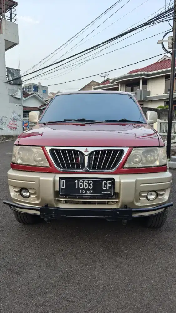 Mitsubishi Kuda Grandia 2003 MT