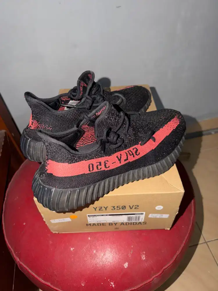 Adidas Yeezy black core stripe red authentic 100%