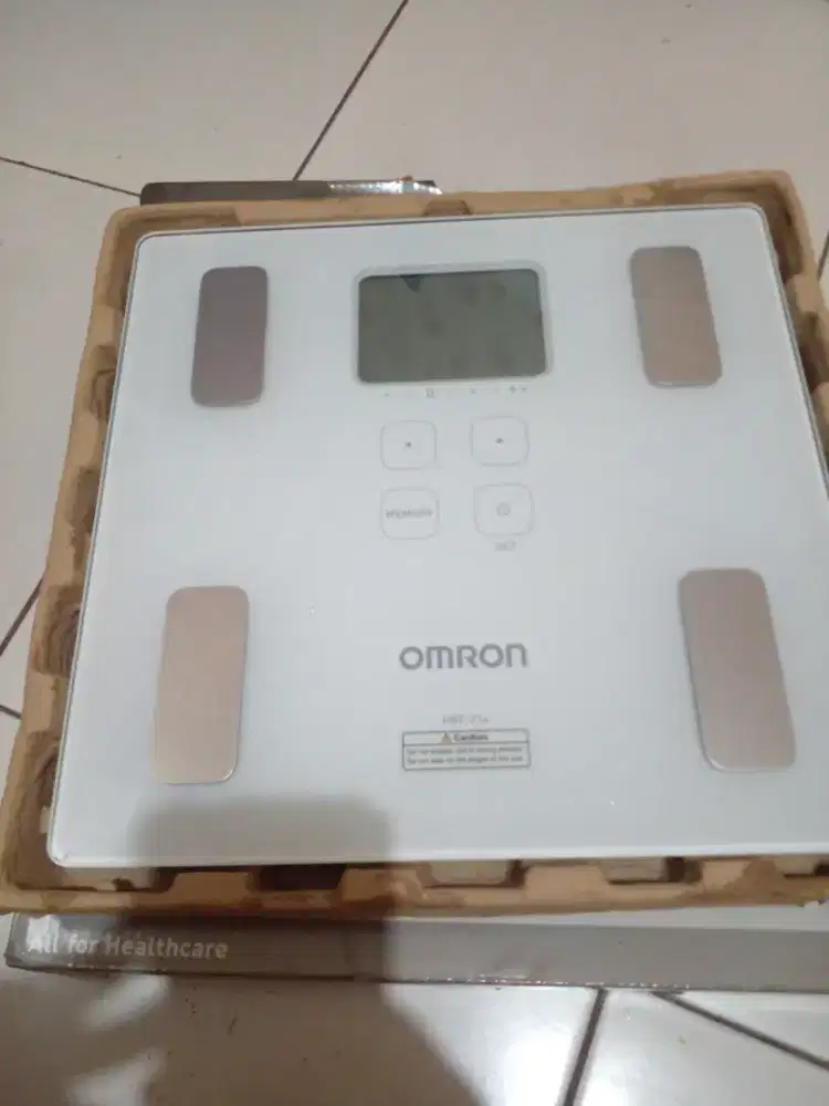Penimbang berat badan digital omron