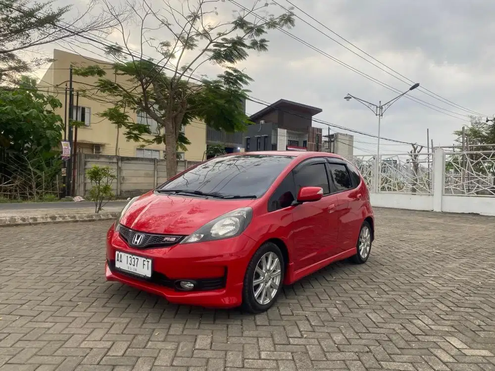 HONDA JAZZ RS MATIC 2013 MERAH FAVORIT