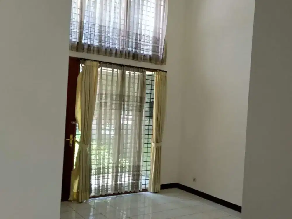 Dijual Rumah Siap Huni Sayap Pasteur, Setraduta, Bandung, Lingkungan Nyaman dan Asri Perumahan Elit