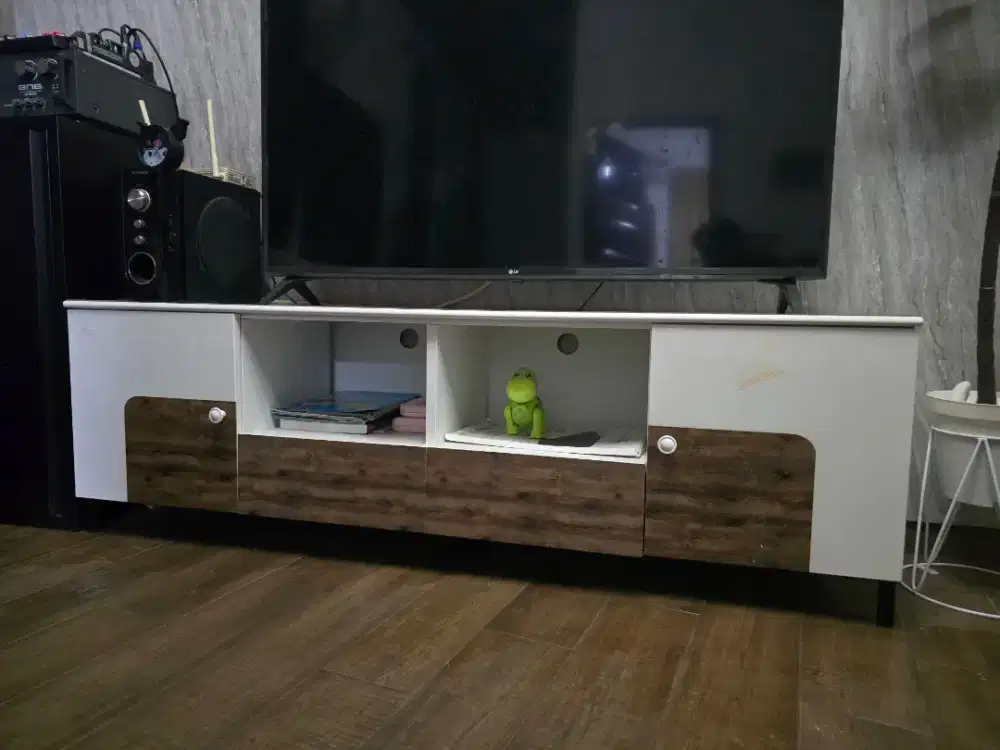 Meja Tv Besi kuat anti rayap