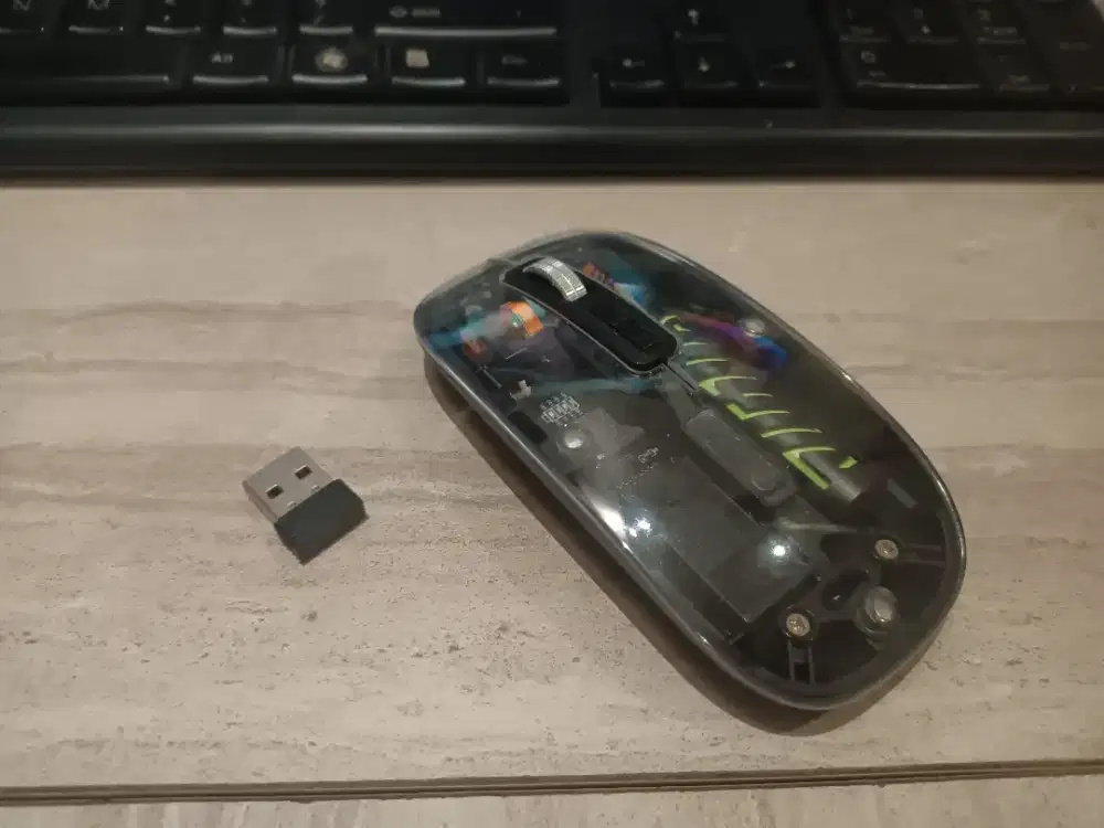Mouse transparan, baru pakai 2 bulan
