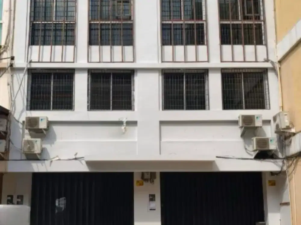 Ruko Gandeng Griya Cempaka Mas Pusat Grosir Jak Pus, 108/400m2, 4 lantai, harga bagus, jarang ada, Strategis sekali