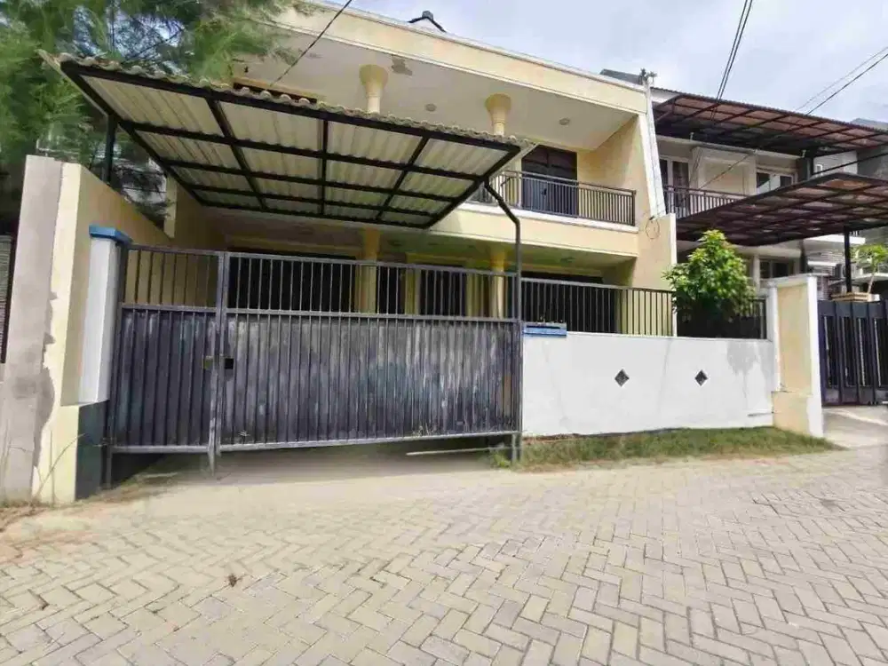 Disewakan/Dijual Rumah 2Lt Kokoh Terawat Mojoklangru Gubeng Surabaya. Bisa Untuk Hunian, Kantor atau Mess PJTKI dan Lembaga Kursus . Dekat Galaxy Mall, Dharmahusada, Dekat Samsat Manyar dan RSUD Dr Soetomo & Unair