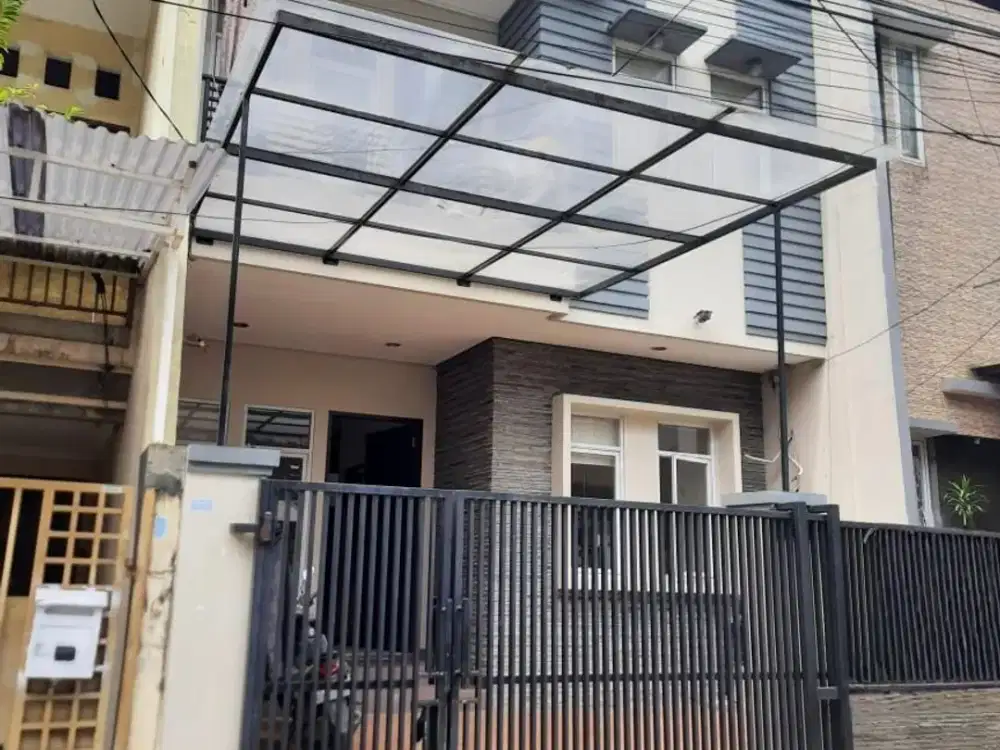 Rumah 2,5 Lantai di Taman Ratu Duri Kepa