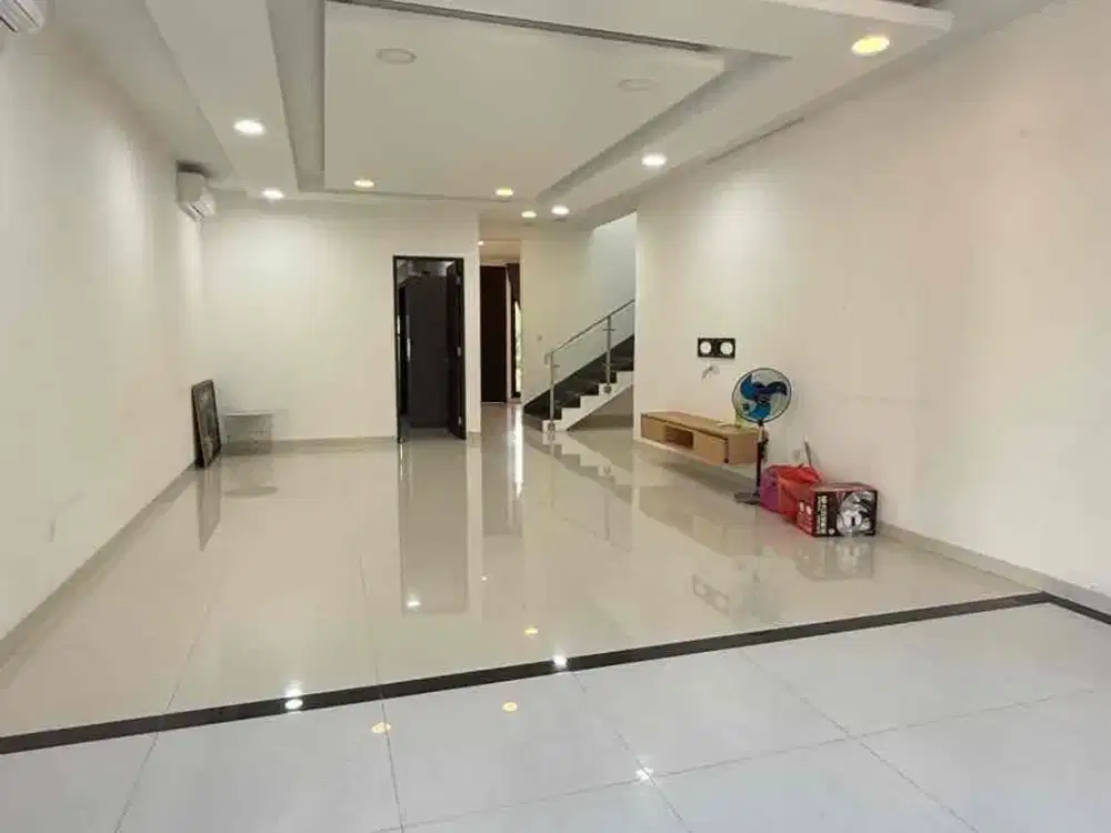 Dijual Rumah Mewah 3 Lantai Full Renovasi Bukit Golf Sukajadi Batam