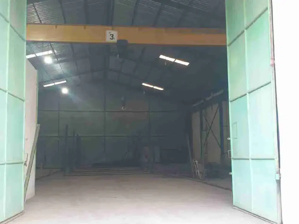 Disewakan Gudang Margomulyo Indah. Ada Ruang Kantor, CCTV, Crane, Pos Satpam. Akses Margomulyo dan Grand Pakuwon. Lantai Cor. Murah