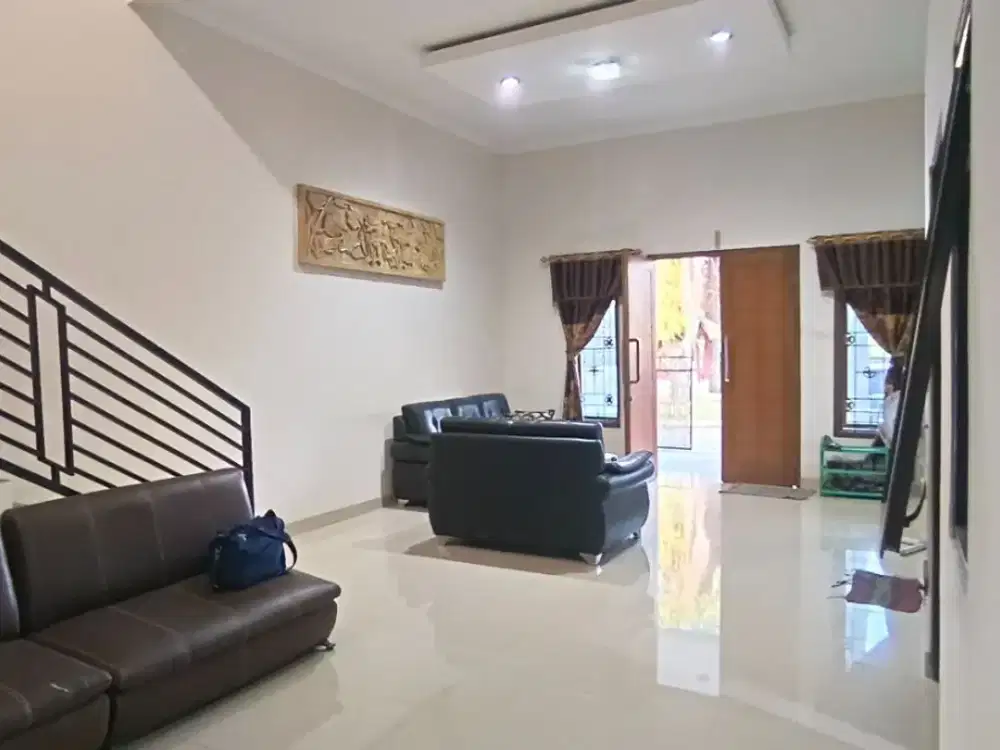 Di Jua rumah siap huni, semi furnish. Harga nego. Bukit Golf Arcadia Cibubur Cimanggis.