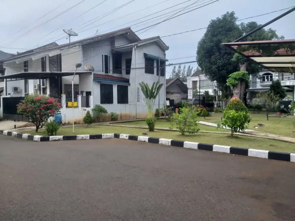 Rumah PuloMas Jaktim, Siap huni, 200m2, 4 kamar, 2 lantai, Hoek, Jalanan luas, Strategis