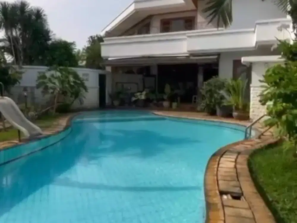 Rumah Mewah Pondok Indah 914m2, 2 lantai, Jarang ada 2+6 tempat parkir, 6 kamar, SHM, CCTV, Kolam Renang,Solahart
