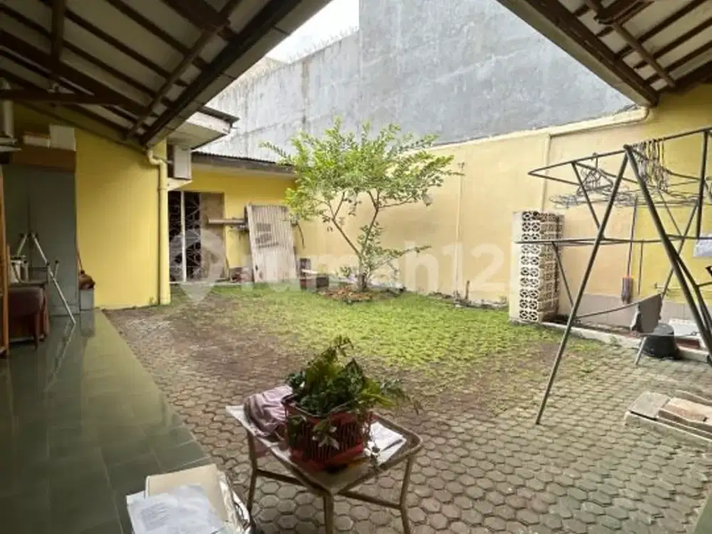 Turun Harga !! Rumah Luas Terawat, Furnished SHM di Bambu Duri, Jakarta Timur