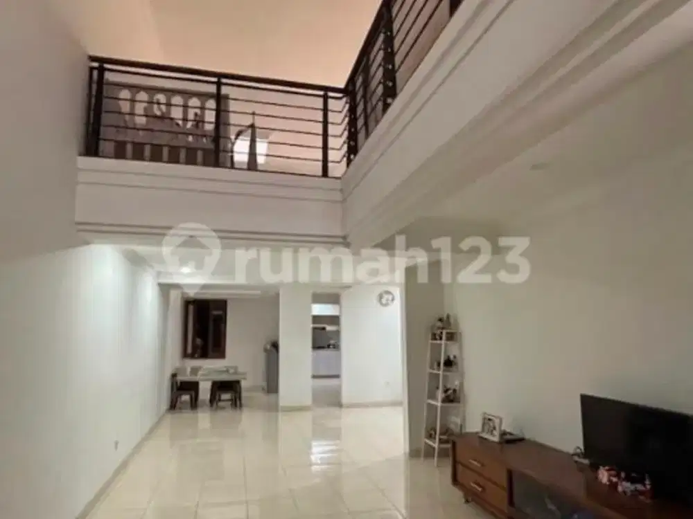 Disewakan Rumah Modern Minimalis Semi Furnish di Cipinang Elok