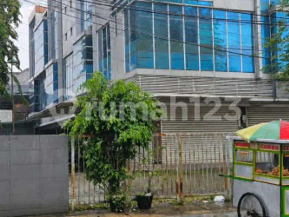 Disewakan Ruko Posisi Hoek Ada Rooftop di Kayu Putih @250Jt/Th