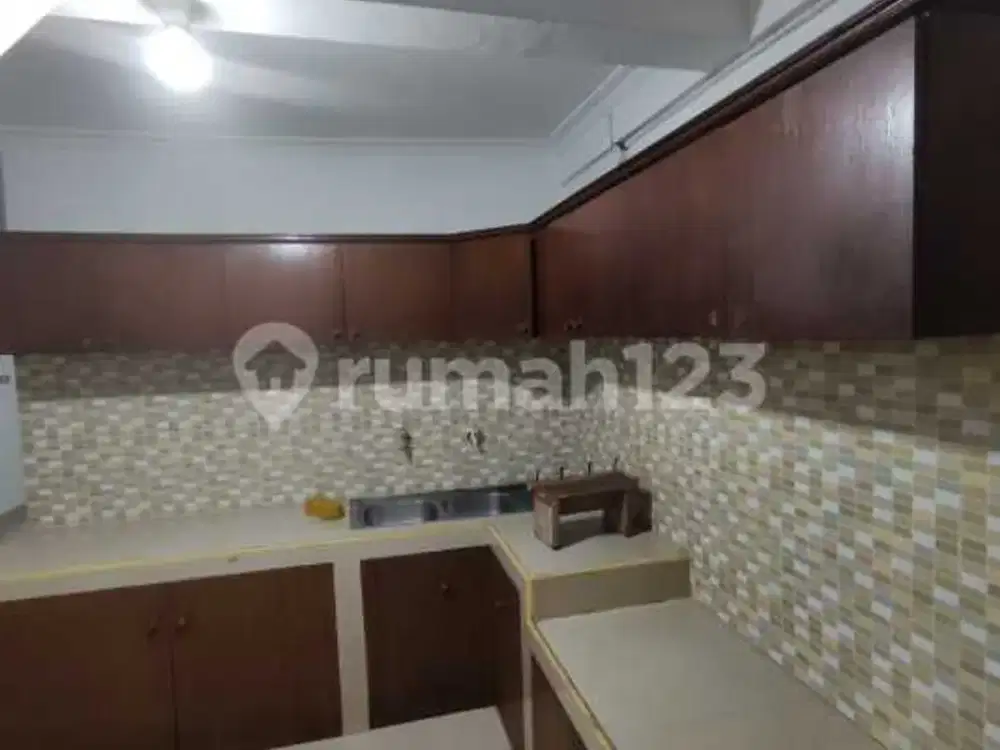 Disewa Rumah Standar Rapi di Bcs Kelapa Gading