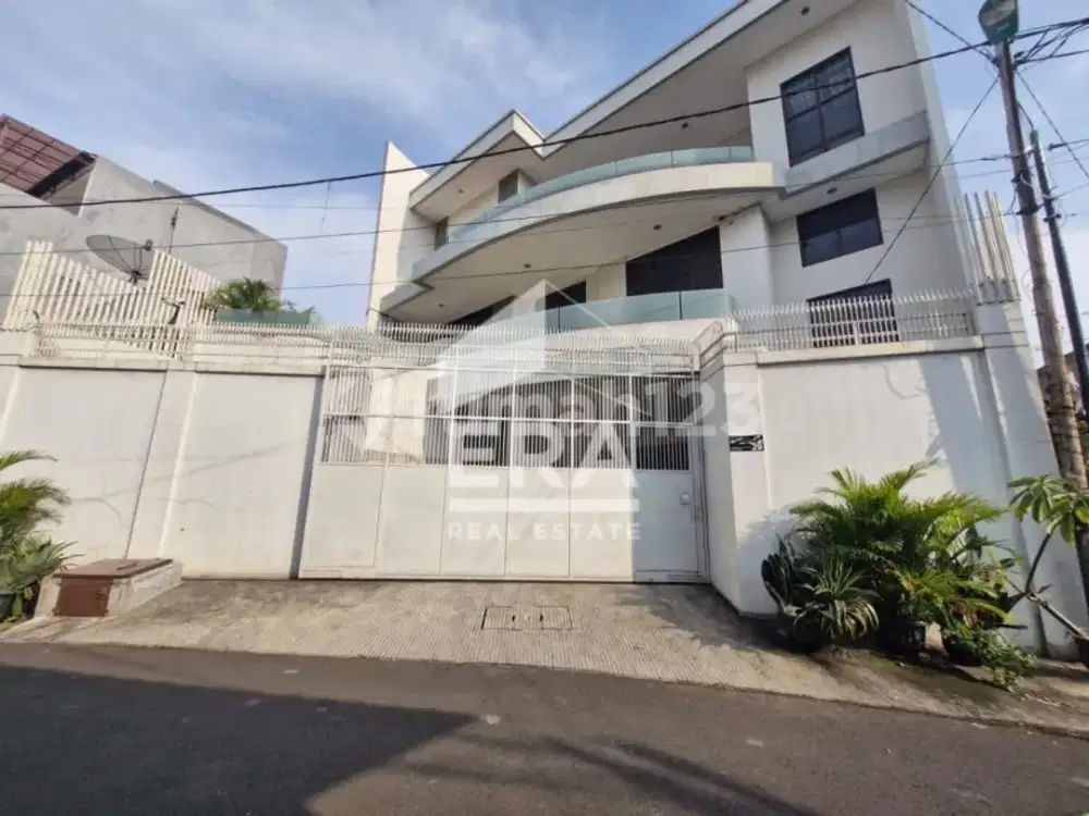 Dijual Rumah Siap Huni di Jatinegara