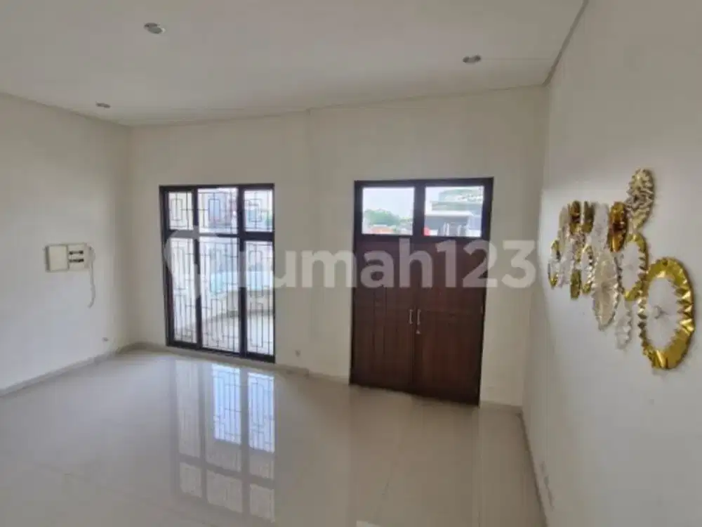 Ap.039 Dijual Cepat Rumah Besar Siap Huni di Jatinegara bisa Nego