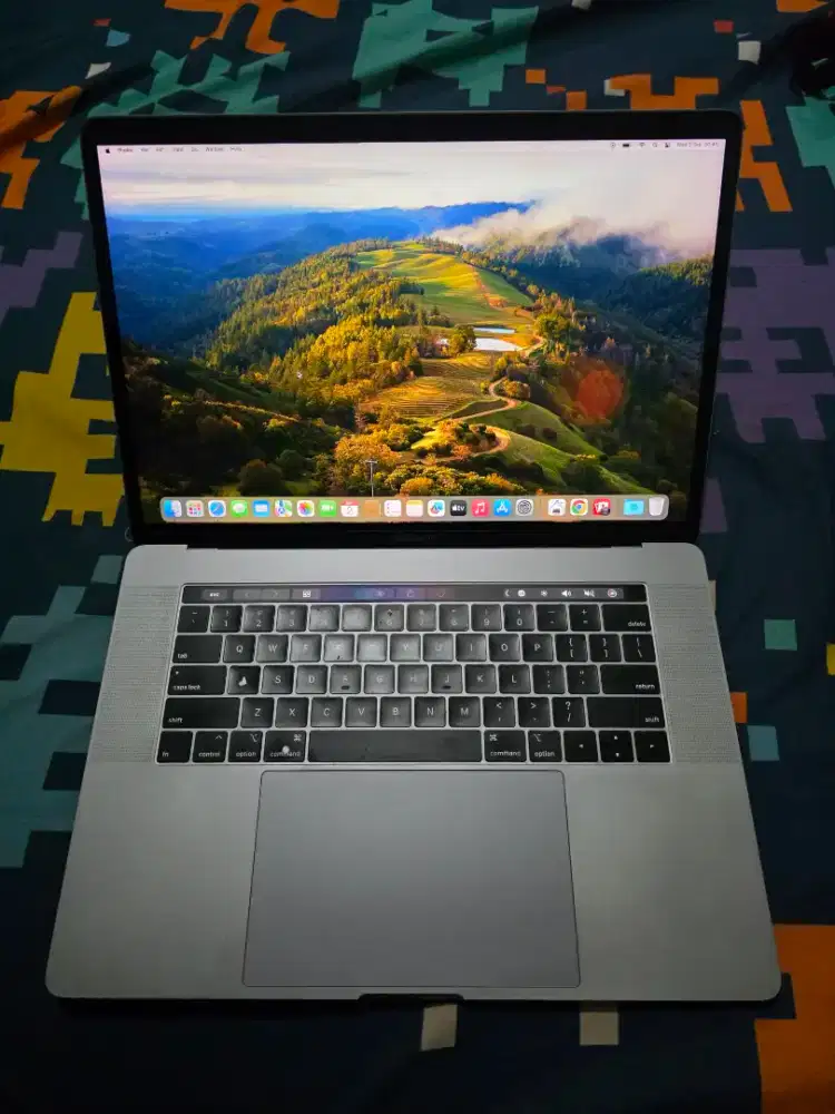 Macbook Pro 15 inch 2019 Core i7 16/256GB