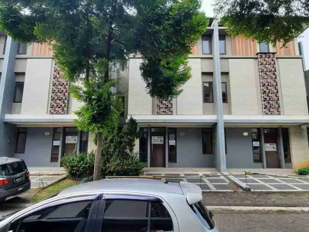 DIJUAL MURAH SAJA RUMAH KONERSIAL BISA BUAT KANTOR ,USAHA, KOST AN SUPER STRATEGIS REGENTOWN BSD