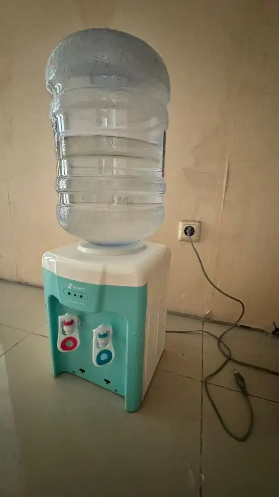 Dispenser beserta galon